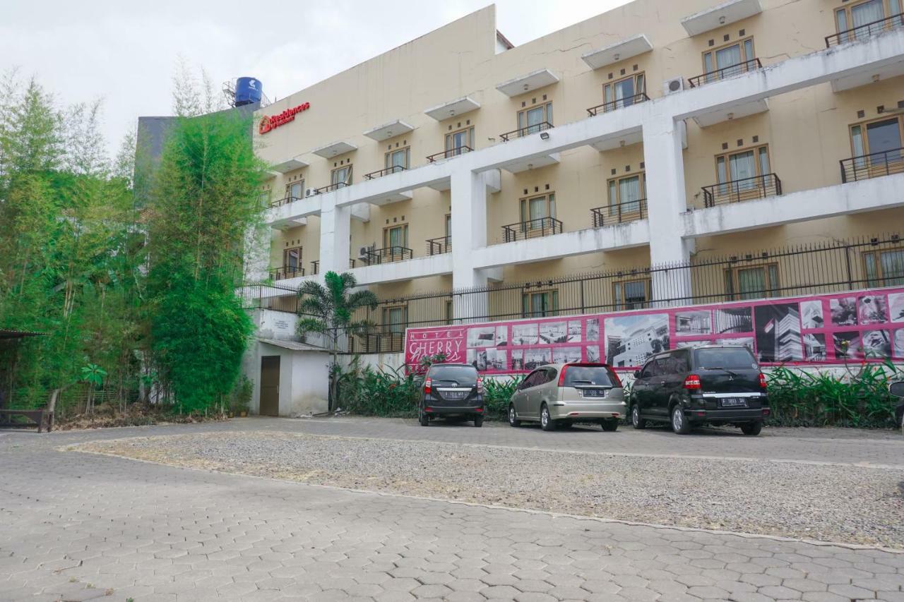 Residences By Reddoorz Near Maranatha University Bandung Bagian luar foto